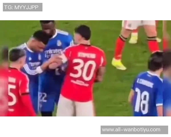 泰国队激烈拼抢频频犯规吃黄牌比赛火药味十足